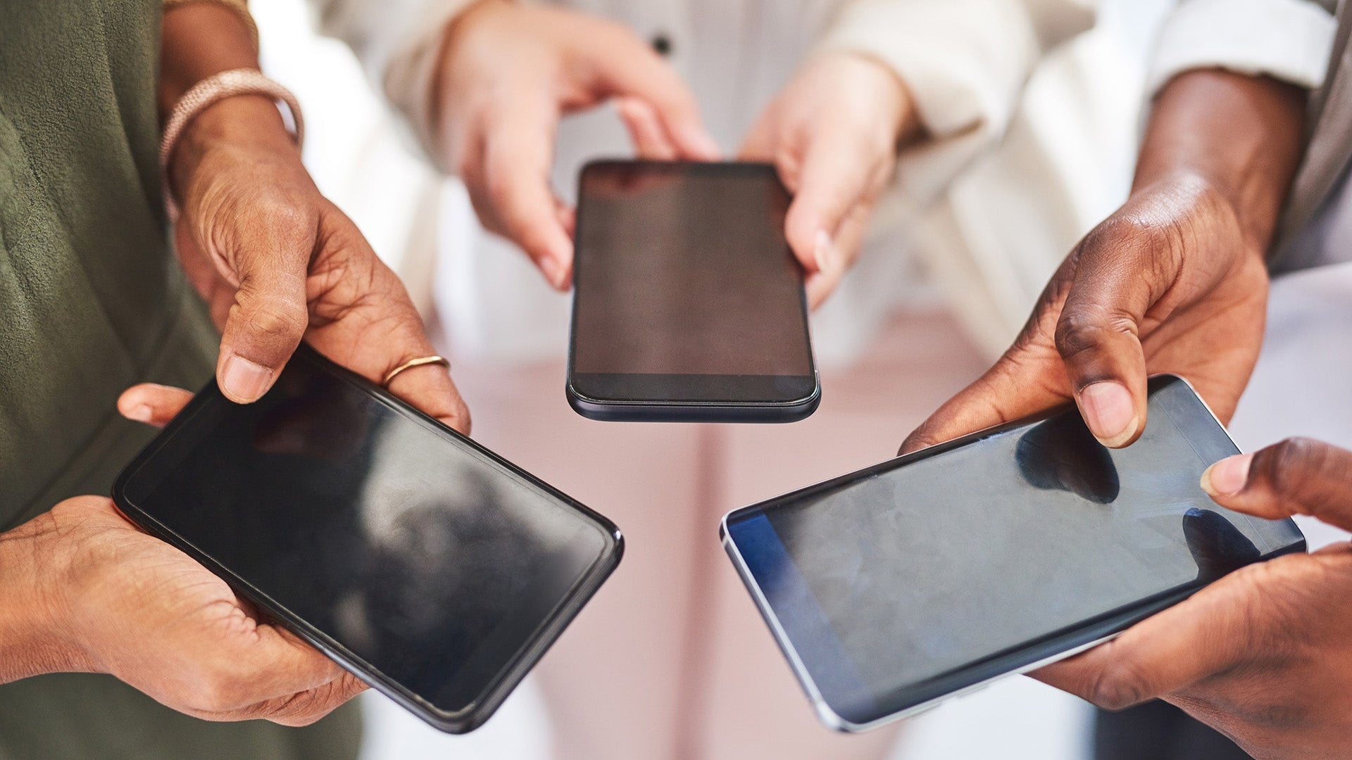 Refurbished Phone Condition Grades Explained | OzMobiles